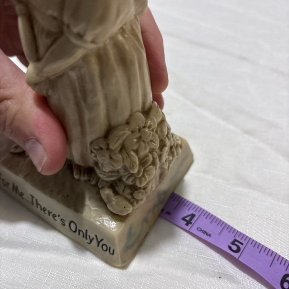 Vintage 1970’s Charming Cream Figurine - Home Accents Decor - Picture 7 of 9